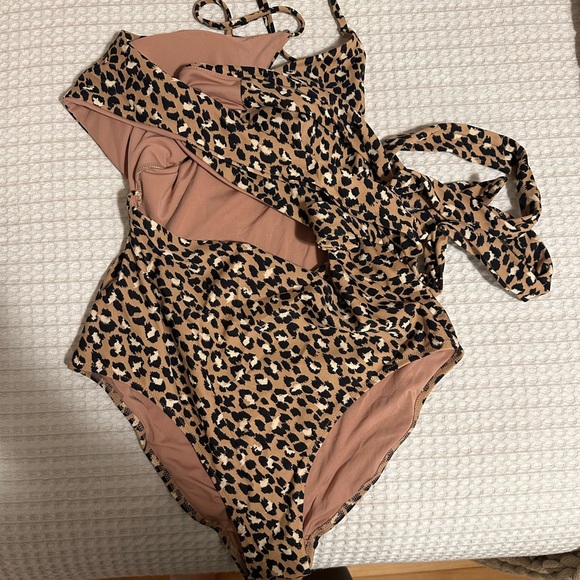 Aerie Medium Leopard Wrap One Piece Swimsuit - Picture 3 of 6
